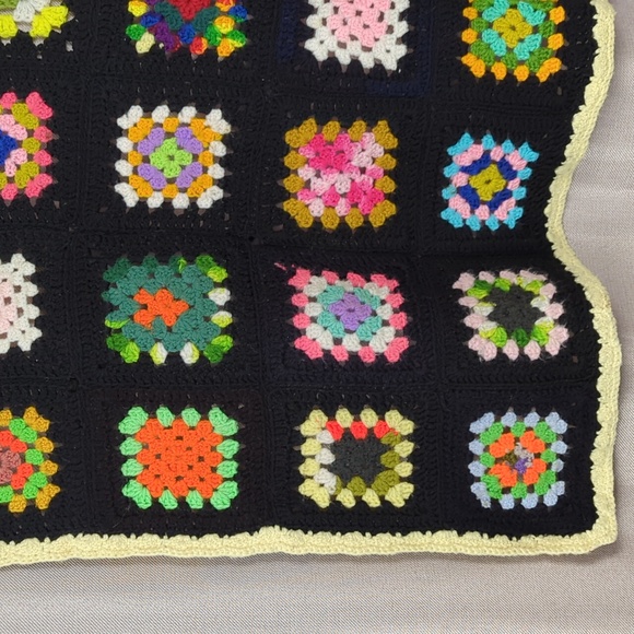VINTAGE Granny Square Crochet Multi Color Mid Century Blanket - Picture 3 of 5